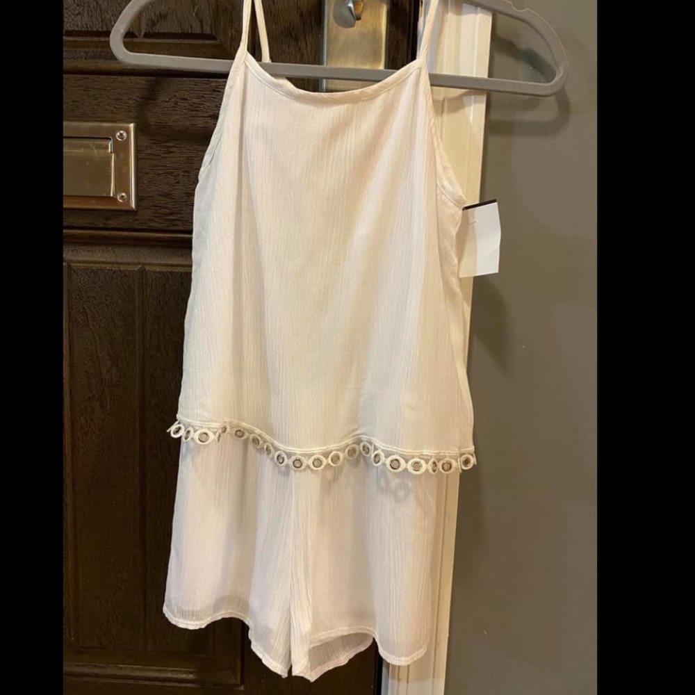 ☀️ NWT Girls White Open Back Romper